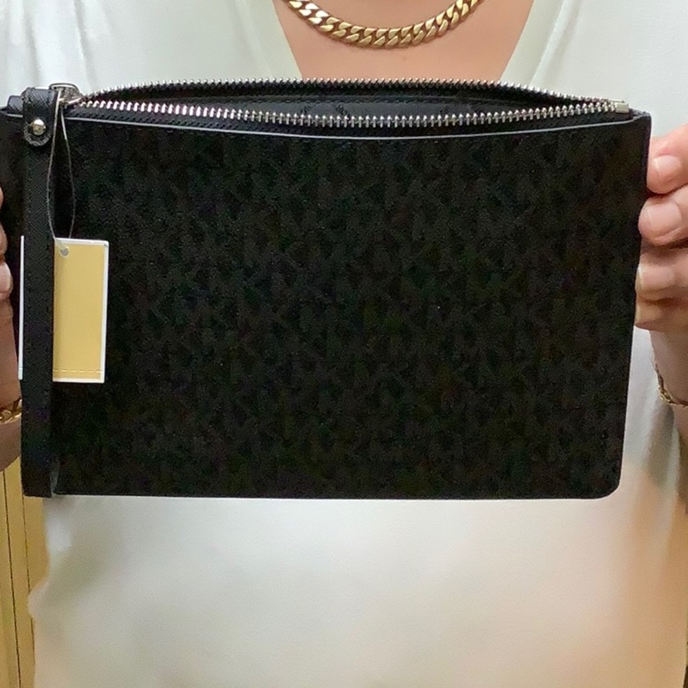 Michael Kors Wristlet - Picture 6 of 6